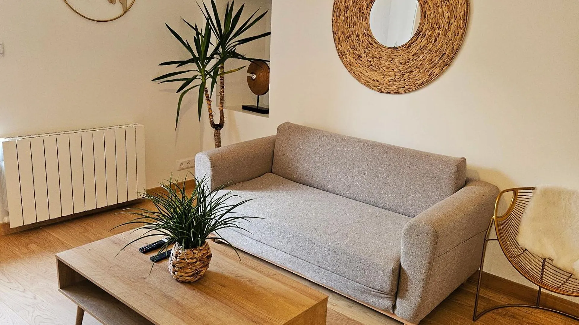 Appartement Moderne Et Chaleureux A 2 Minutes De La Gare De لانيون